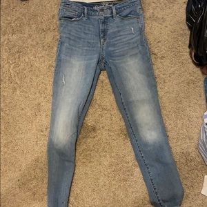 Universal thread light washed jeans